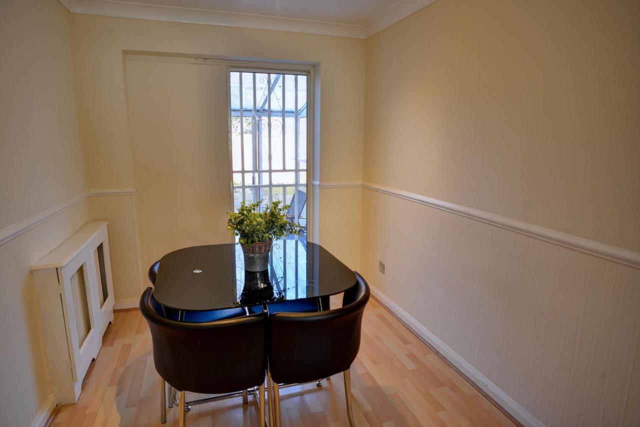 Modern & Spacious - Walk To London Excel- Parking Londres Exterior foto