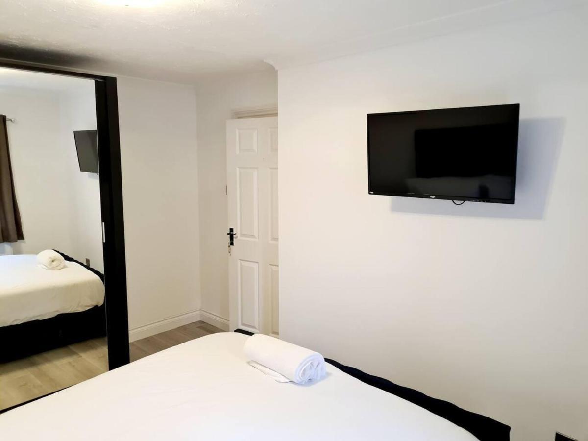 Modern & Spacious - Walk To London Excel- Parking Londres Exterior foto