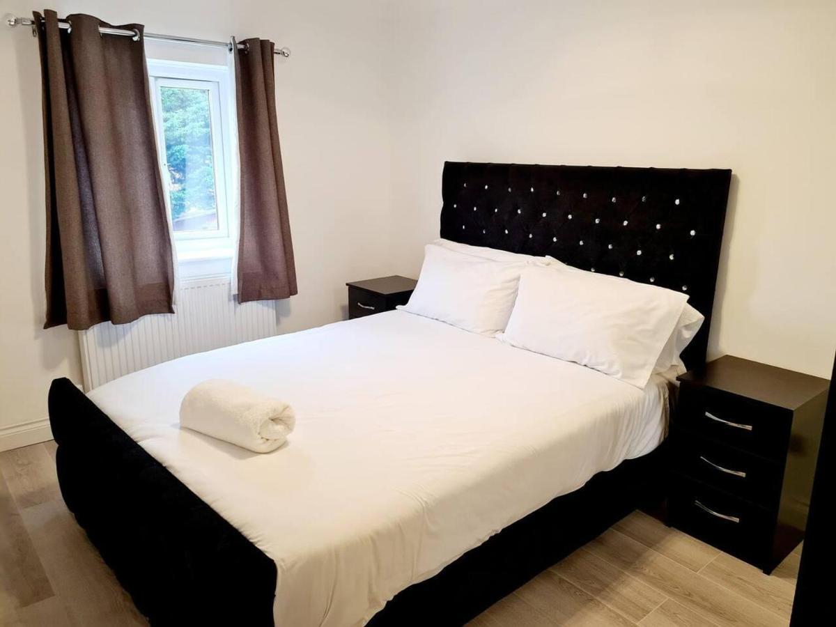 Modern & Spacious - Walk To London Excel- Parking Londres Exterior foto