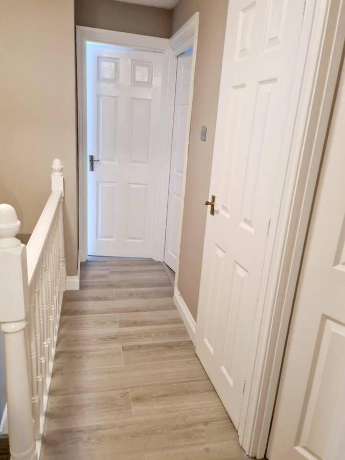 Modern & Spacious - Walk To London Excel- Parking Londres Exterior foto