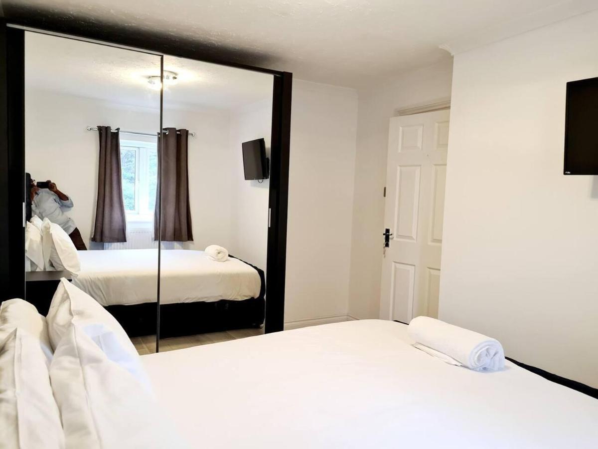 Modern & Spacious - Walk To London Excel- Parking Londres Exterior foto