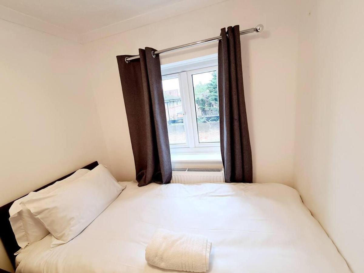 Modern & Spacious - Walk To London Excel- Parking Londres Exterior foto